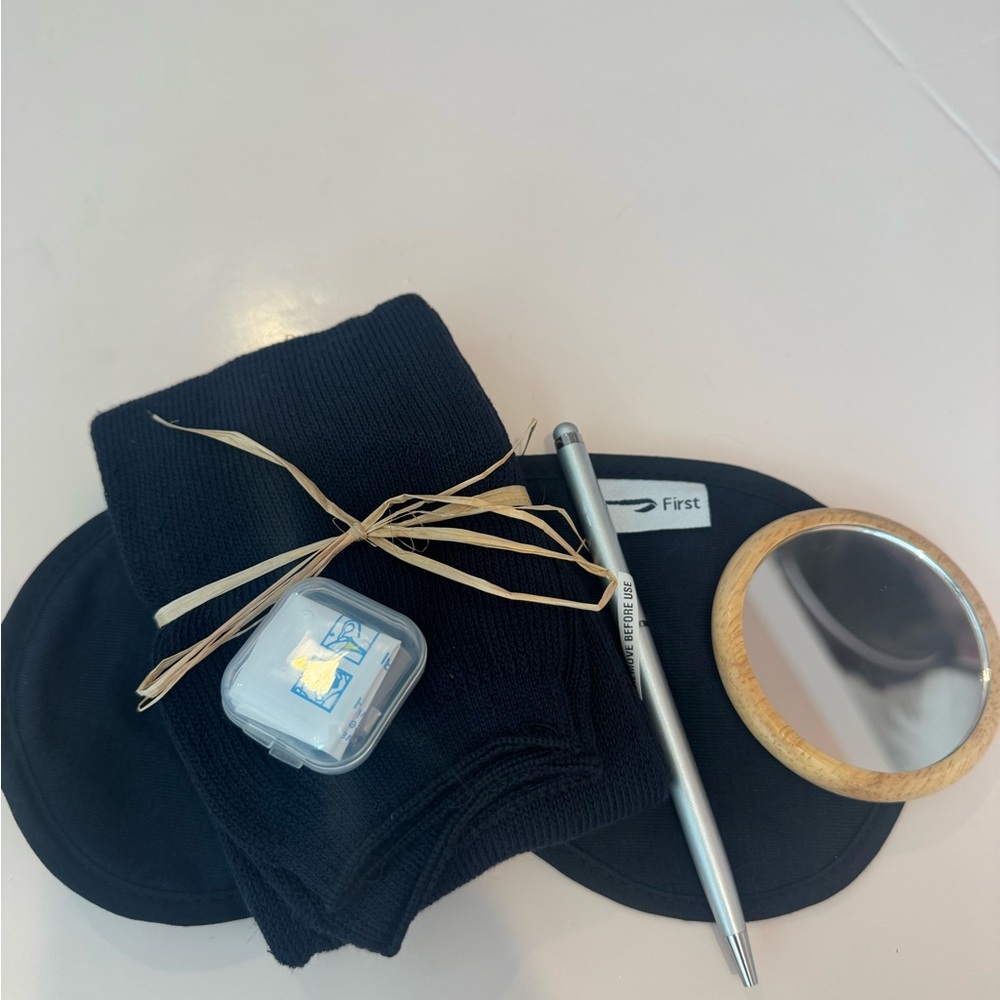 ELEMIS Skincare Set with Red Temperley London cosmetic case - Picture 3 of 15